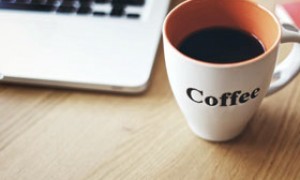 近八成公司盈利 人工智能引领增势