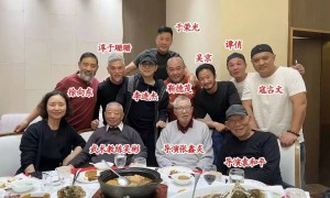 师兄弟重聚！吴京李连杰聚餐照公开 师父吴彬稳坐C位