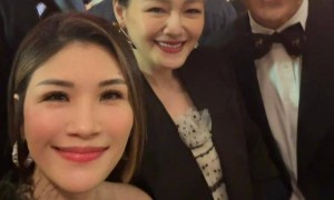 大S具俊晔现身王伟忠女儿回门宴 牵手甜笑超恩爱